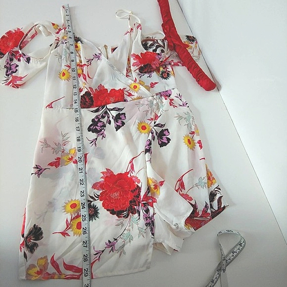 Multi-color Floral Cold Shoulder Romper M - Picture 4 of 8